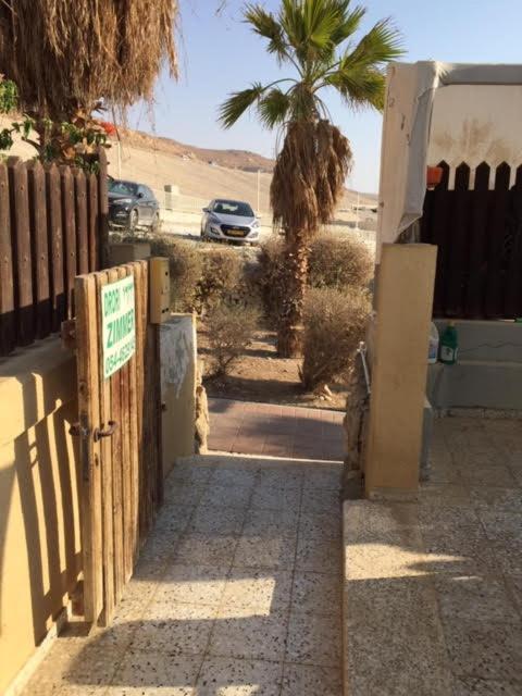 הבית של דרורי Neve Zohar Exterior foto