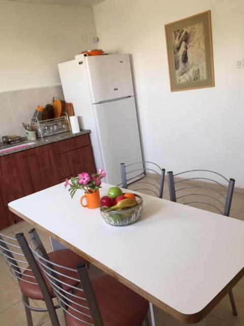 הבית של דרורי Neve Zohar Exterior foto